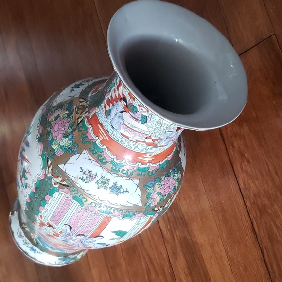 VINTAGE FAMILLE ROSE VASE - Picture 12 of 13